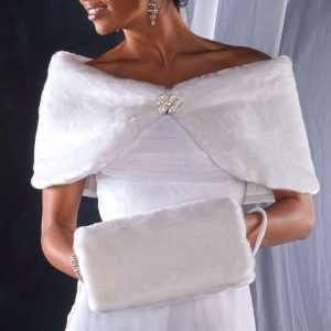 Pelliccia per abiti da sposa, l'accessorio ideale per i matrimoni d'inverno
