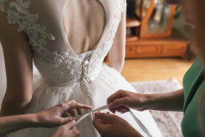 Preparazione della sposa: vestirsi a casa o in hotel?