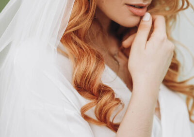 Capelli sciolti da sposa: il grande ritorno del romanticismo naturale